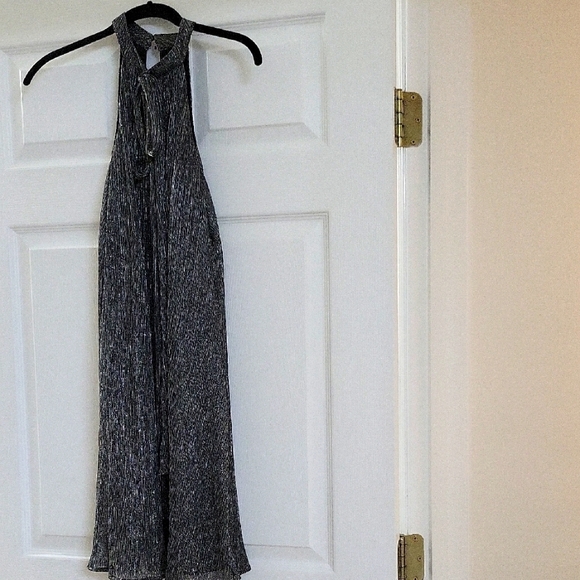 Romeo + Juliet Couture - Elegant Black and Metallic Silver Halter Dress - Picture 1 of 3